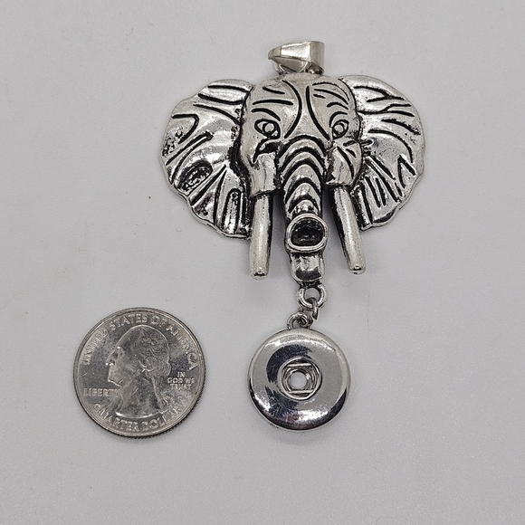 silver tone elephant pendant with snap - Picture 3 of 3